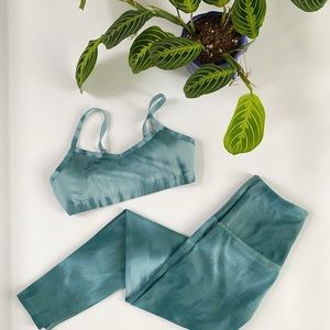 Xs tie dye Beyond Yoga set